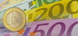 Nach Trump-Aussagen Euro weit über 1,05 Dollar - Franken legt zu