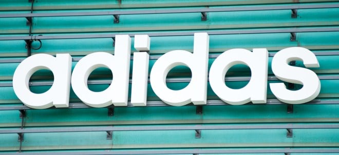 adidas hebt trotz trübem Quartal Jahresprognose an: adidas-Aktie gefragt