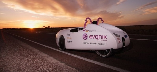 Evonik-Aktie gefragt: Evonik will Gewinnziel mit Kostensenkungen erreichen - Peroxychem-Übernahme weiter geplant